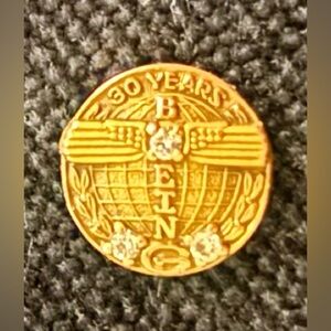 Boeing 30-Year 10k Filled Gold Service Pin. W/ Three 2 Point Diamonds